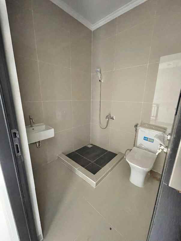 dijual rumah di bsd