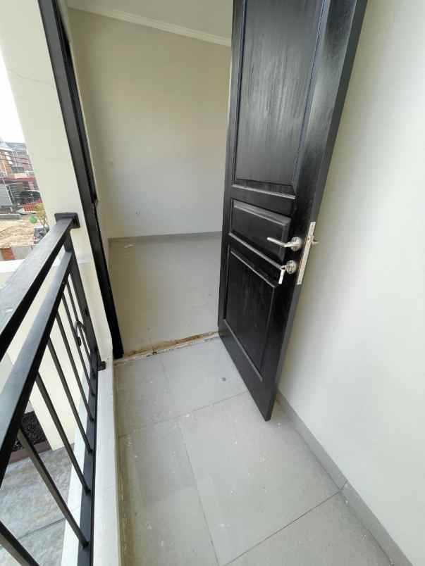 dijual rumah di bsd