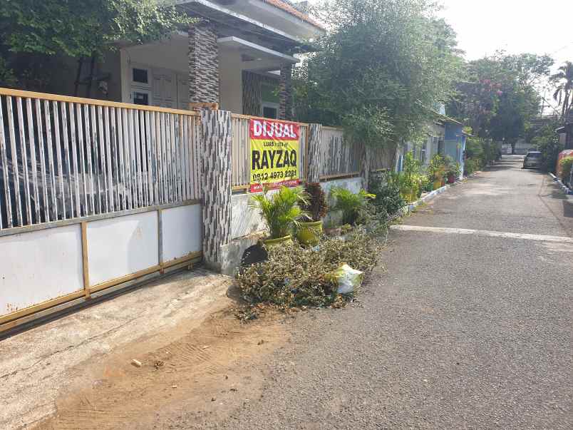 dijual rumah di jalan margoutomo pasuruan kota jatim