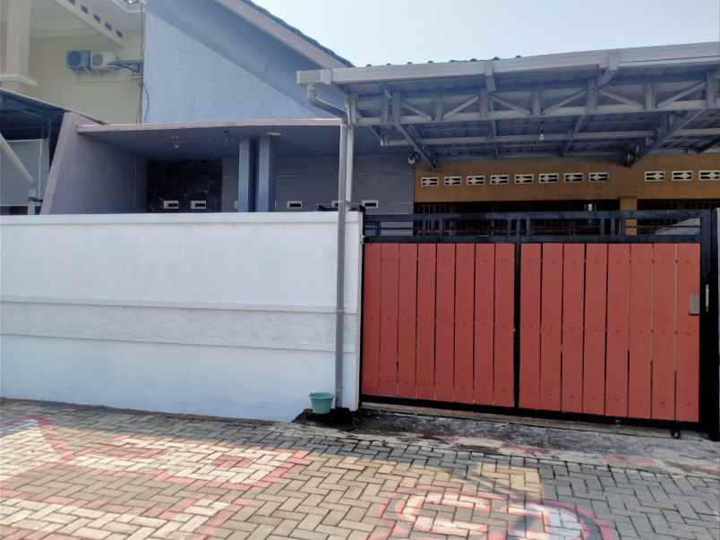 dijual rumah di jl zebra semarang