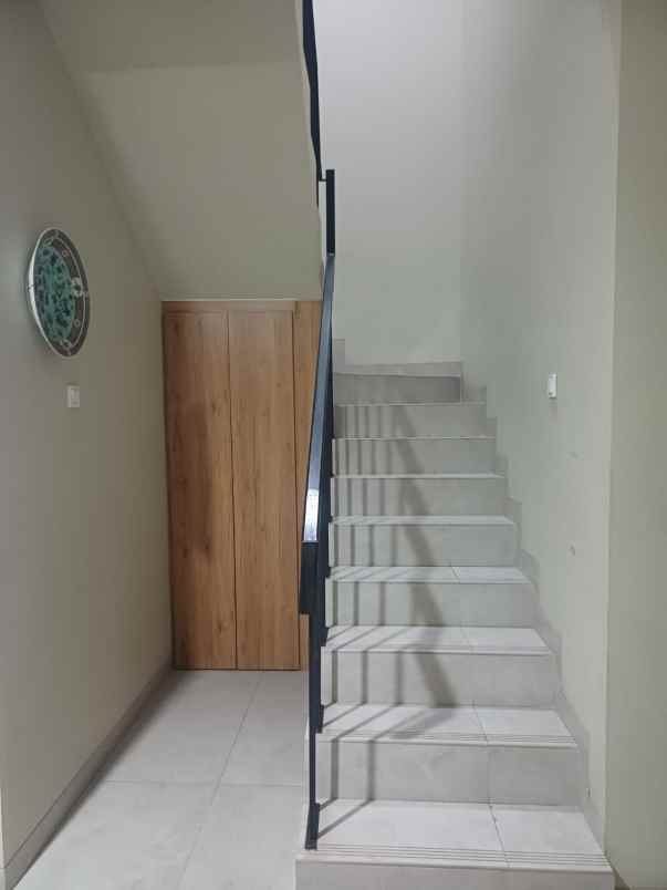 dijual rumah di kavling dprd ciracas jaktim