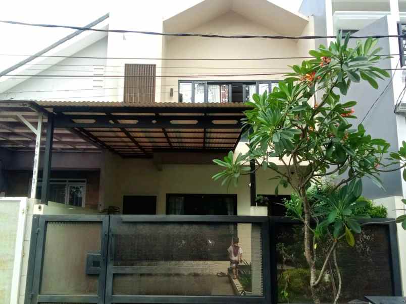 dijual rumah di kavling dprd ciracas jaktim