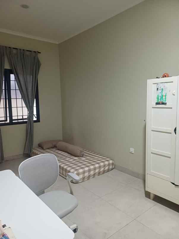 dijual rumah di kavling dprd ciracas jaktim