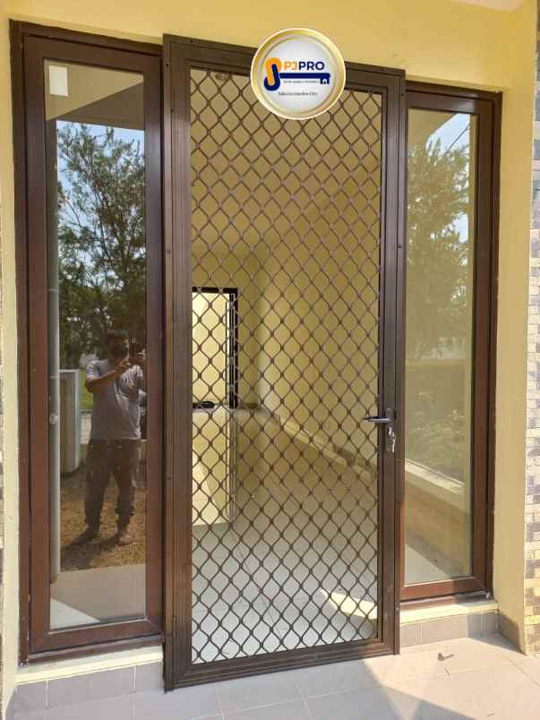 dijual rumah di perumahan cluster arana