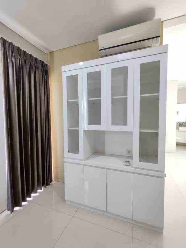 dijual rumah di perumahan stonegate park surabaya
