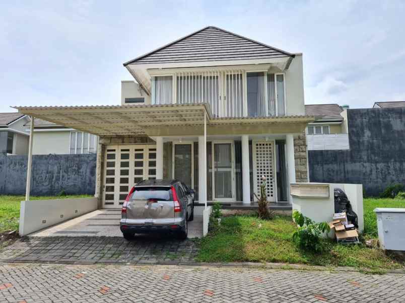 dijual rumah di perumahan stonegate park surabaya