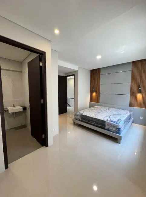 dijual rumah dian istana