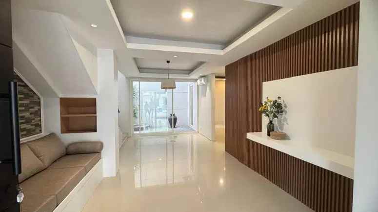 dijual rumah dian istana