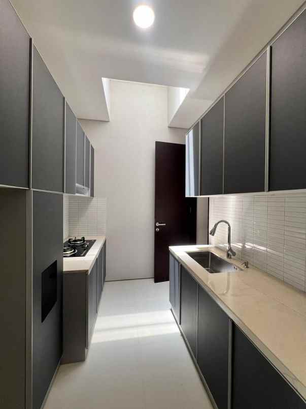 dijual rumah dian istana