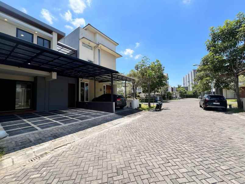 dijual rumah dian istana