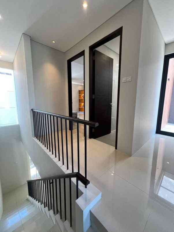 dijual rumah dian istana