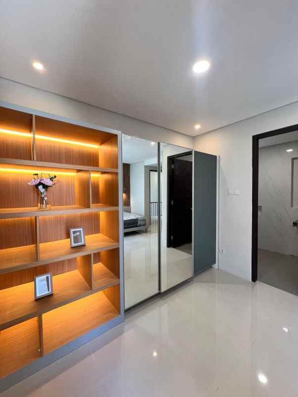 dijual rumah dian istana