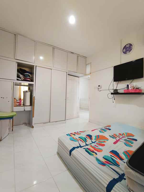 dijual rumah duren sawit