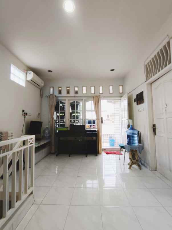 dijual rumah duren sawit