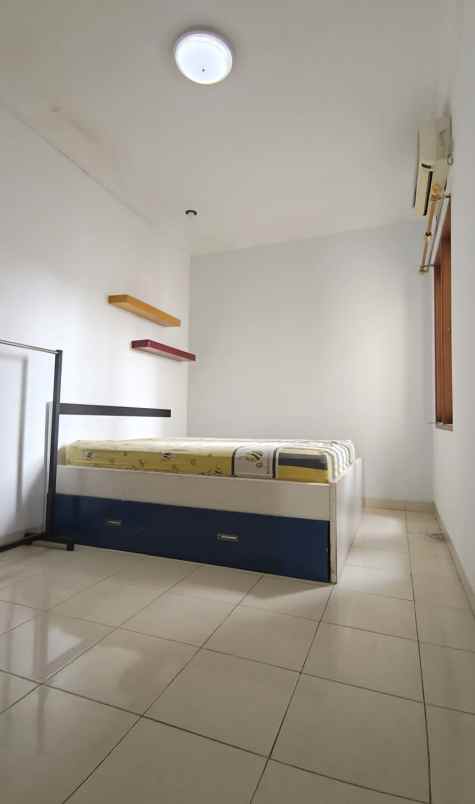 dijual rumah duren sawit