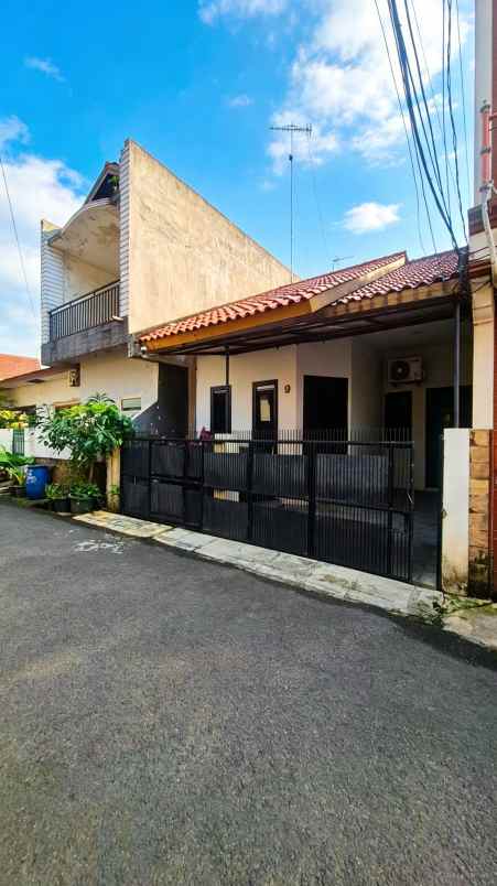 dijual rumah duren sawit