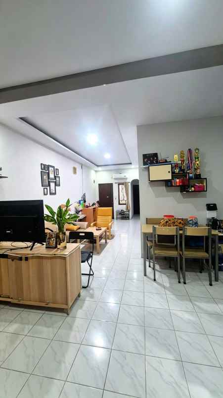 dijual rumah duren sawit