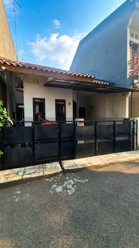 dijual rumah duren sawit