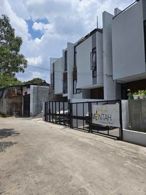 dijual rumah duren sawit jakarta timur