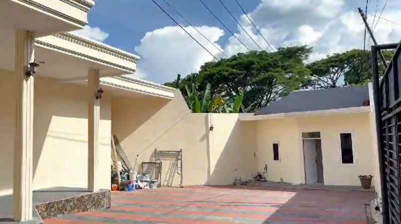 dijual rumah duren sewu
