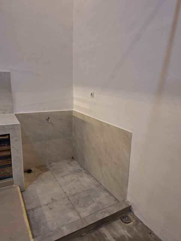 dijual rumah estetik di perumahan irigasi danita