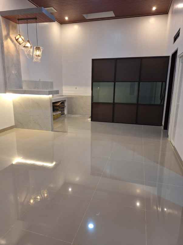 dijual rumah estetik di perumahan irigasi danita