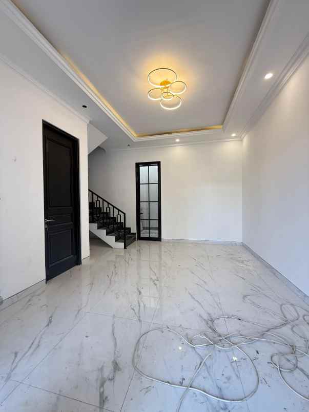 dijual rumah galaxy bumi permai