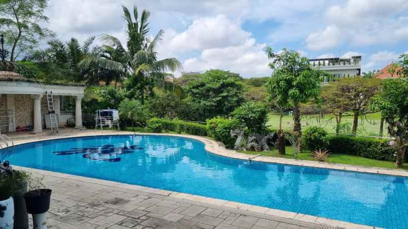 dijual rumah graha famili