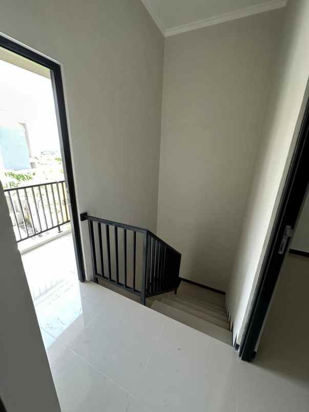 dijual rumah grand alana regency