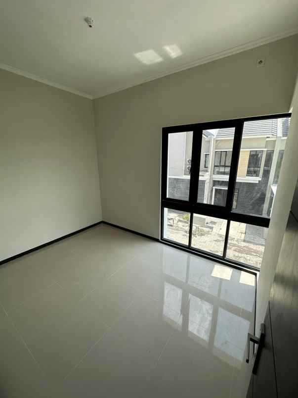 dijual rumah grand alana regency