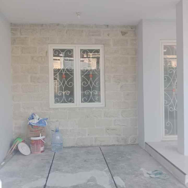 dijual rumah green lake wonorejo