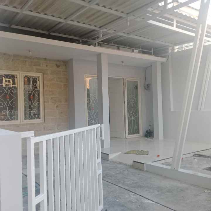 dijual rumah green lake wonorejo