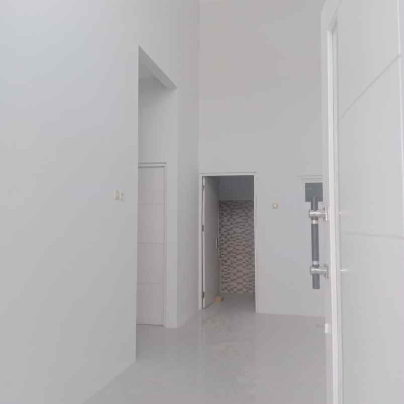 dijual rumah green lake wonorejo