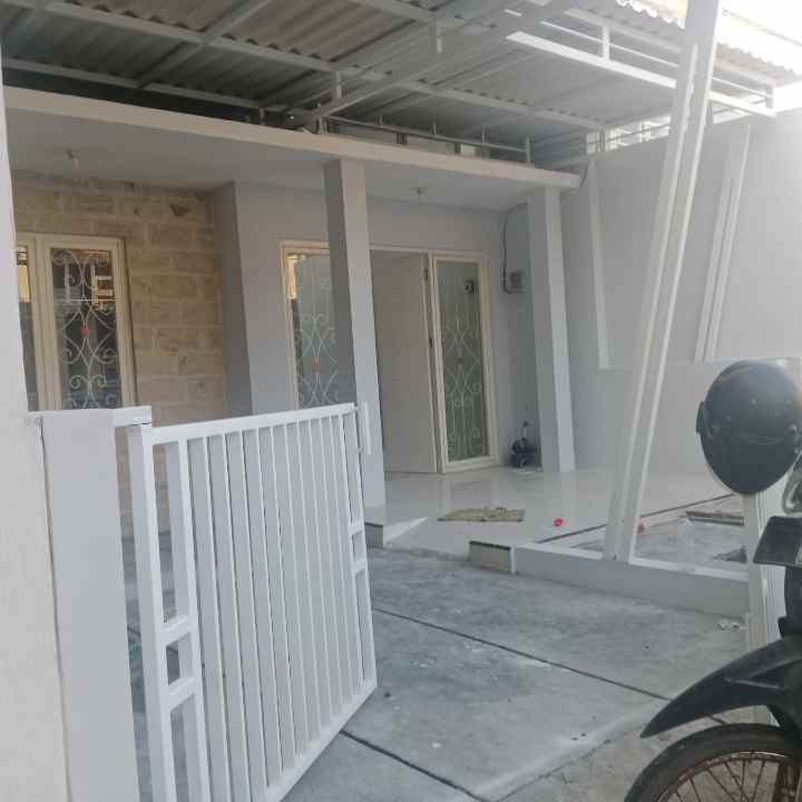 dijual rumah green lake wonorejo