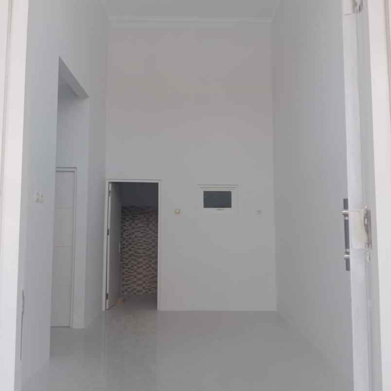 dijual rumah green lake wonorejo