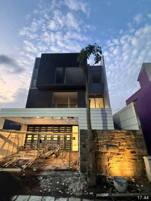 dijual rumah greenwood citraland