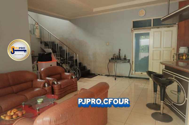 dijual rumah harapan indah