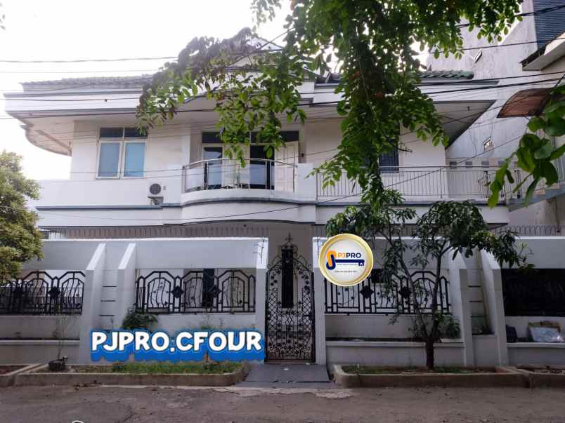 dijual rumah harapan indah