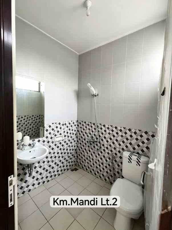 dijual rumah harapan indah