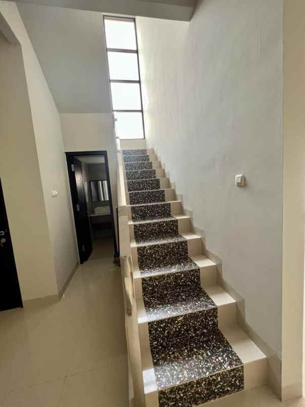 dijual rumah hook baru di duren sawit