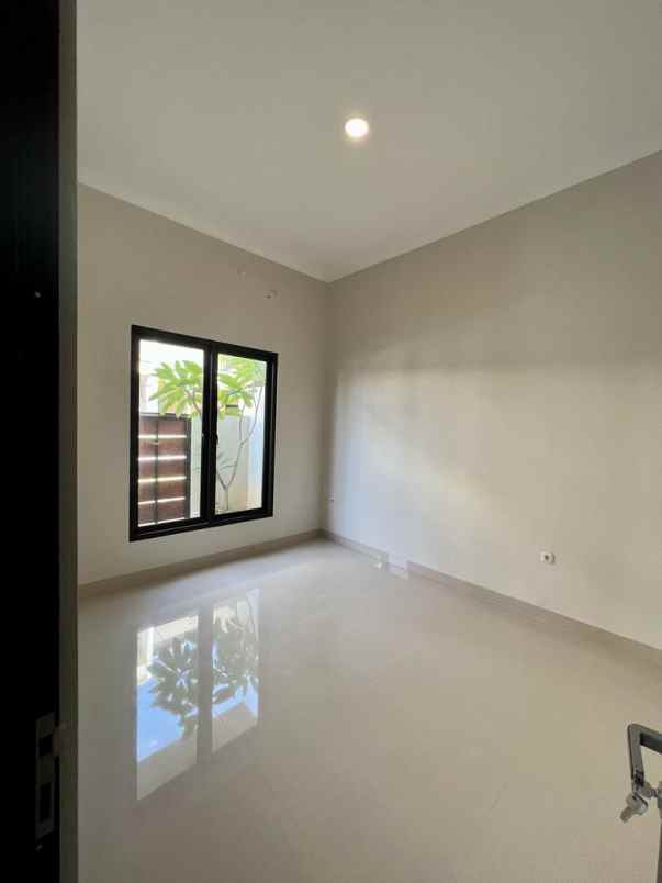 dijual rumah hook baru di duren sawit