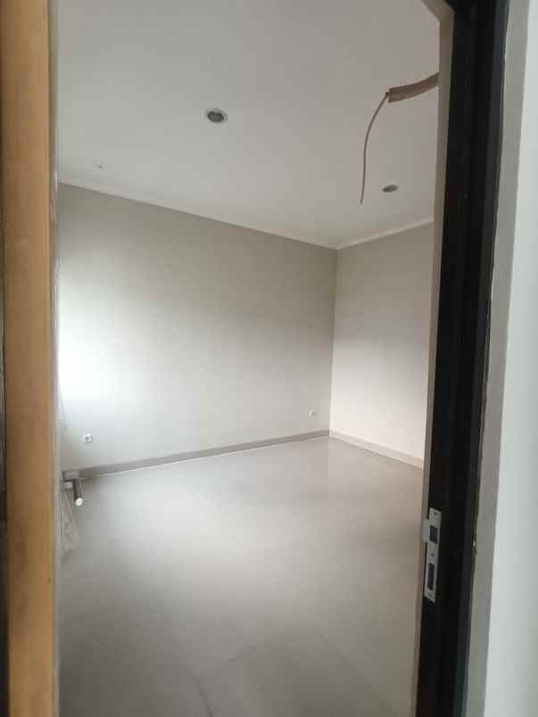 dijual rumah hook metland transyogi