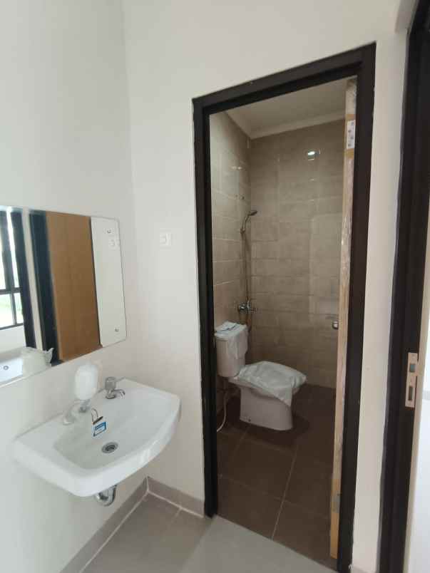 dijual rumah hook metland transyogi