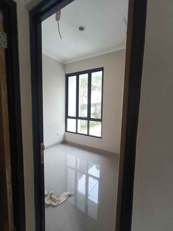 dijual rumah hook metland transyogi