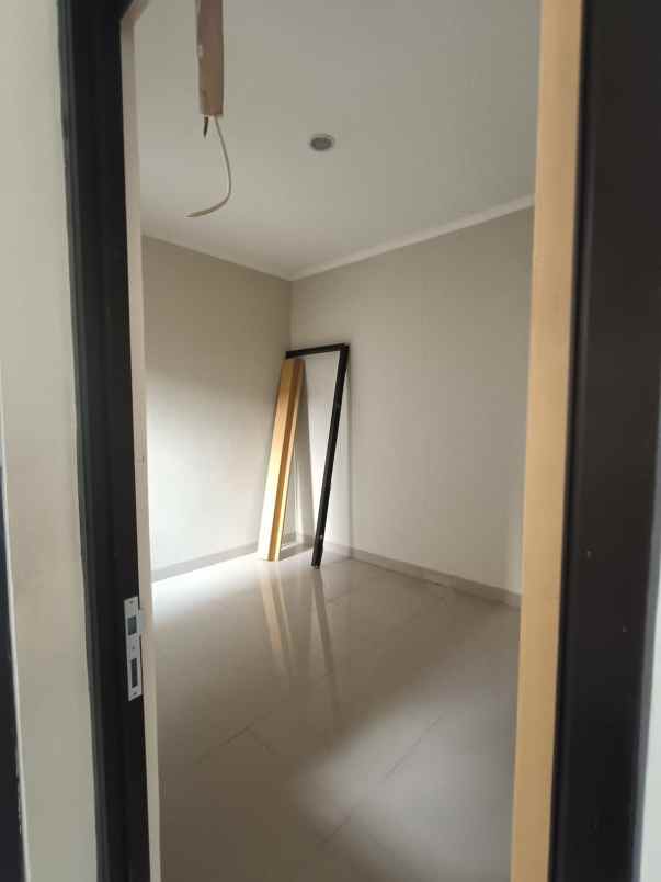 dijual rumah hook metland transyogi