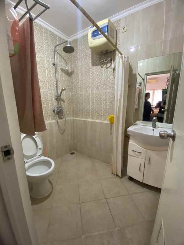 dijual rumah jalan alam galaxy