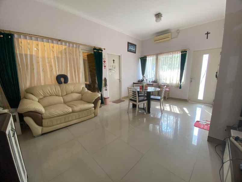 dijual rumah jalan alam galaxy