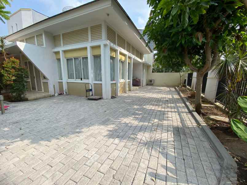 dijual rumah jalan alam galaxy