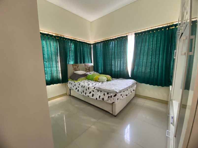 dijual rumah jalan alam galaxy