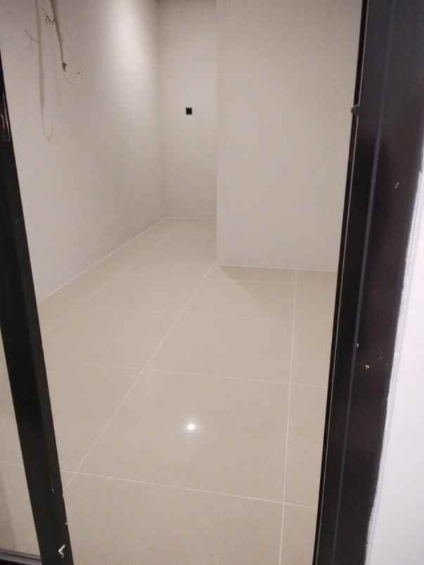 dijual rumah jalan grand pakuwon